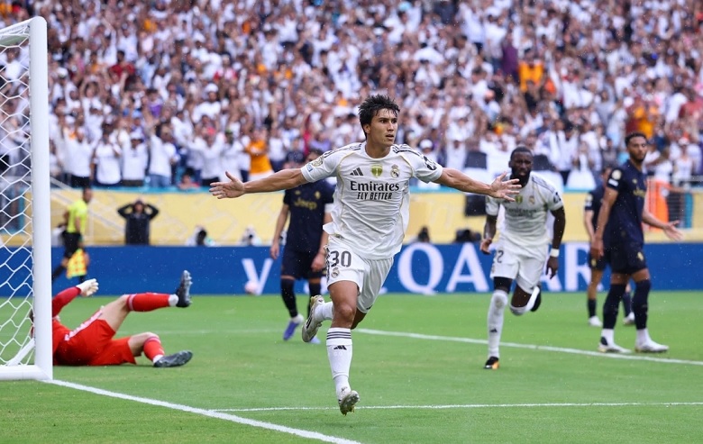 Real Madrid ăn mừng bàn thắng vào lưới Juventus tại Club World Cup.