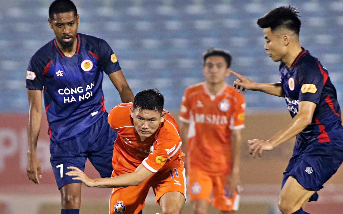 Diễn biến gay cấn giữa SHB Đà Nẵng và Công An Hà Nội trong trận cầu V-League