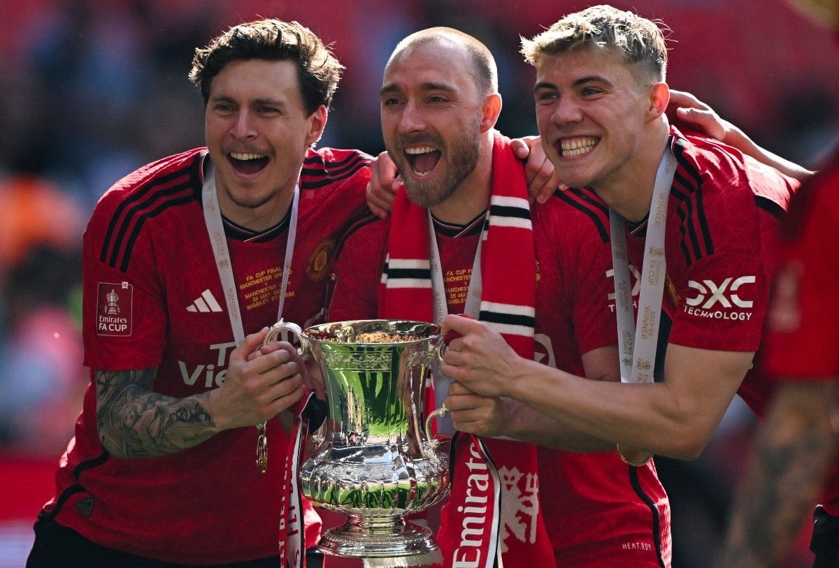 Tiền vệ Christian Eriksen và trung vệ Victor Lindelof của Manchester United đối mặt với tương lai không chắc chắn tại Old Trafford.