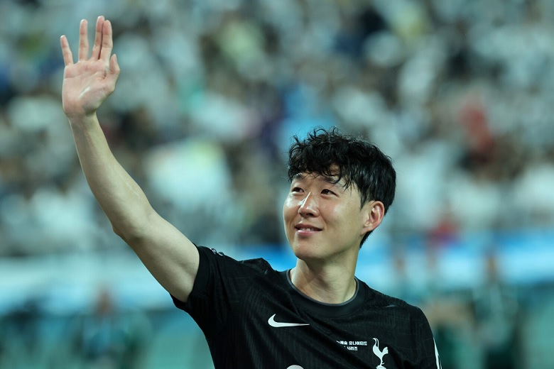 Son Heung Min xúc động trong trận đấu chia tay Tottenham trên sân nhà