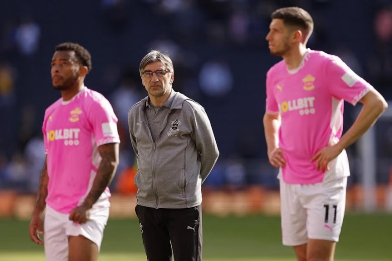 HLV Ivan Juric bất lực nhìn Southampton lập kỷ lục xuống hạng sớm nhất lịch sử Ngoại hạng Anh