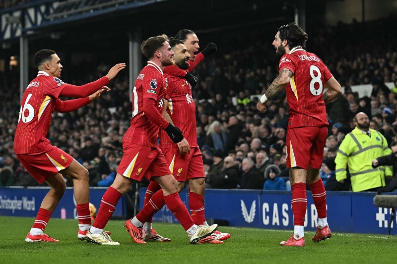 Mohamed Salah và đồng đội thất vọng khi Everton gỡ hòa ở phút bù giờ, khiến Liverpool đánh rơi 2 điểm quan trọng tại Ngoại hạng Anh.