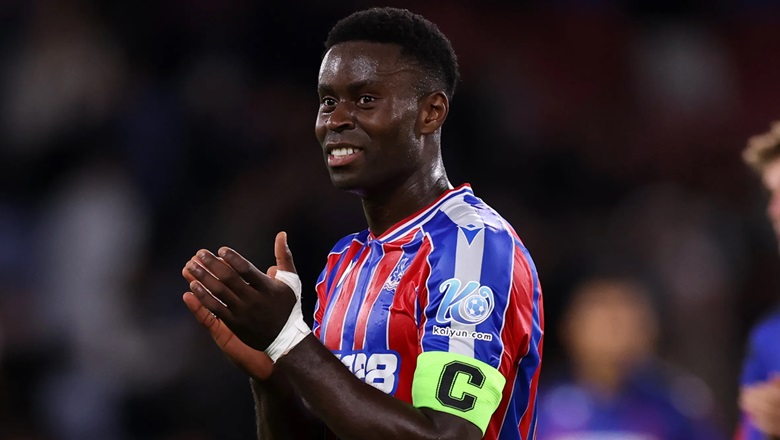 Marc Guehi trong màu áo Crystal Palace, thương vụ chuyển nhượng đến Liverpool đổ bể