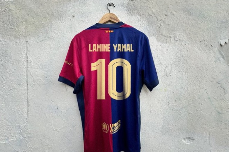 Lamine Yamal trong màu áo Barcelona và biểu tượng số 10, sẵn sàng kế thừa di sản huyền thoại