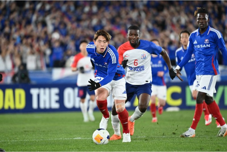 Cầu thủ Yokohama Marinos ăn mừng bàn thắng vào lưới Shanghai Shenhua trong chiến thắng 1-0