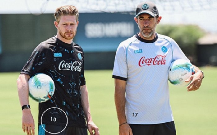 kevin-de-bruyne-khoac-ao-so-10-tai-napoli_1752636126.jpg