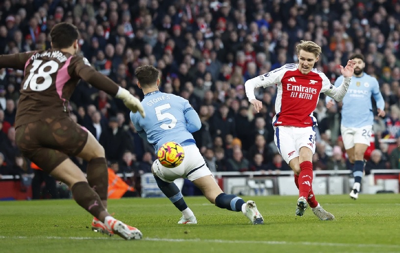 HLV Pep Guardiola thất vọng sau trận thua đậm của Man City trước Arsenal tại Ngoại hạng Anh